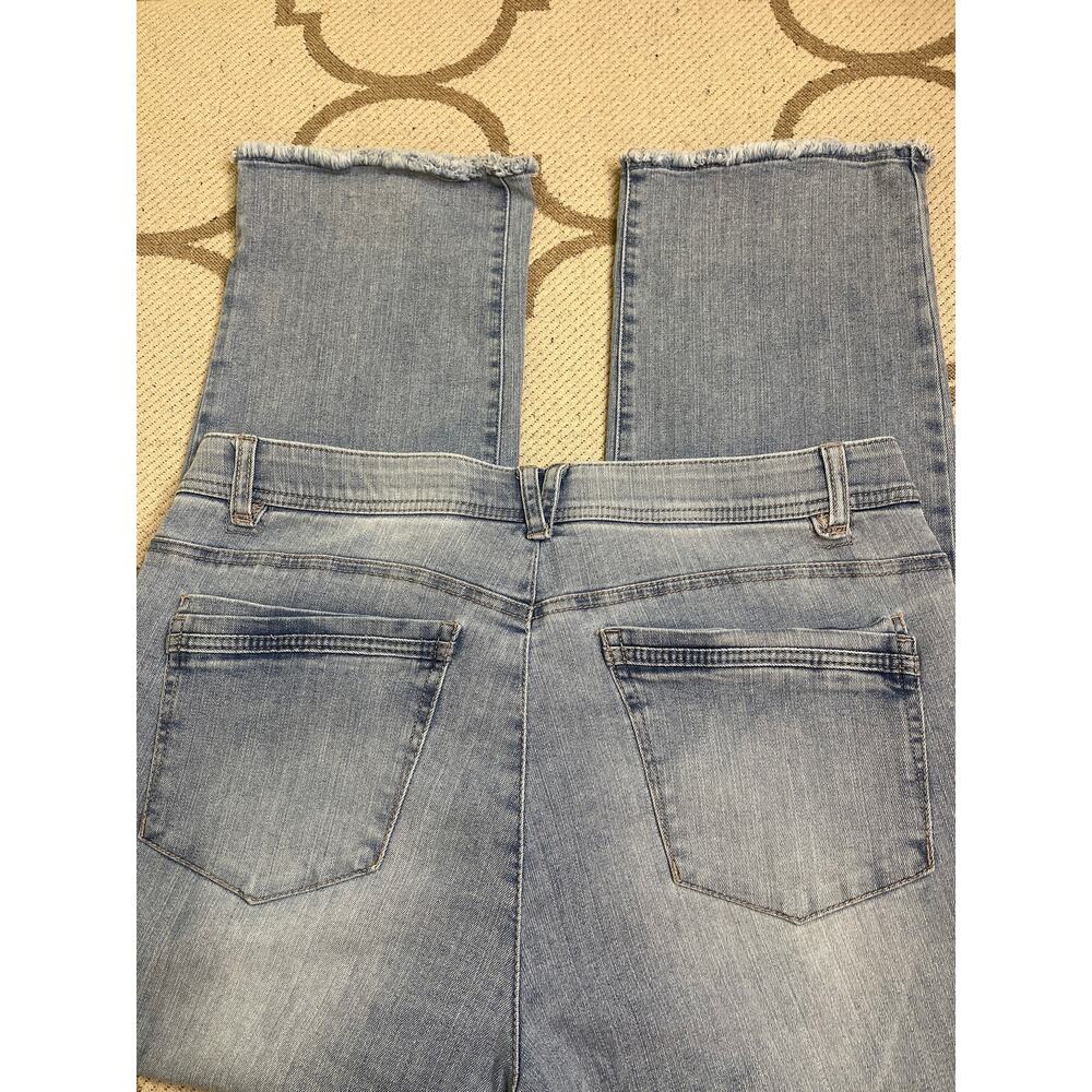 Democracy “Ab"solution Fray Hem Slim Straight Jean, size 16, light blue wash - Picture 2 of 11
